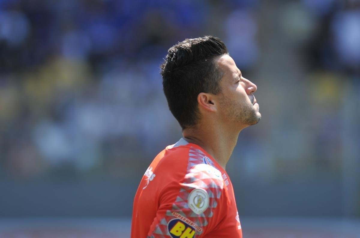 Lances da partida entre Cruzeiro e Grmio, no Independncia, pela 18 rodada do Campeonato Brasileiro