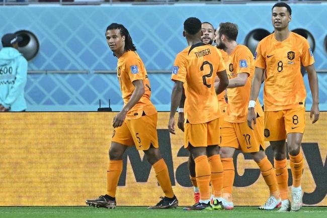 Lances do jogo entre Holanda e Estados Unidos pelas oitavas de final da Copa do Mundo.