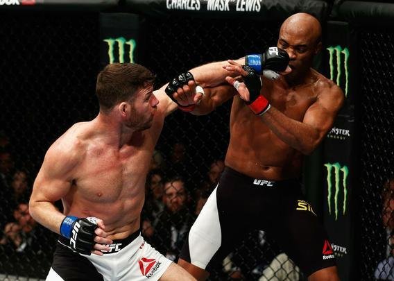 Spider voltou ao UFC com revés. Brasileiro chegou a derrubar Bisping com uma joelhada, achou que tinha vencido por nocaute, mas round havia encerrado. No fim, brasileiro acabou perdendo luta por pontos