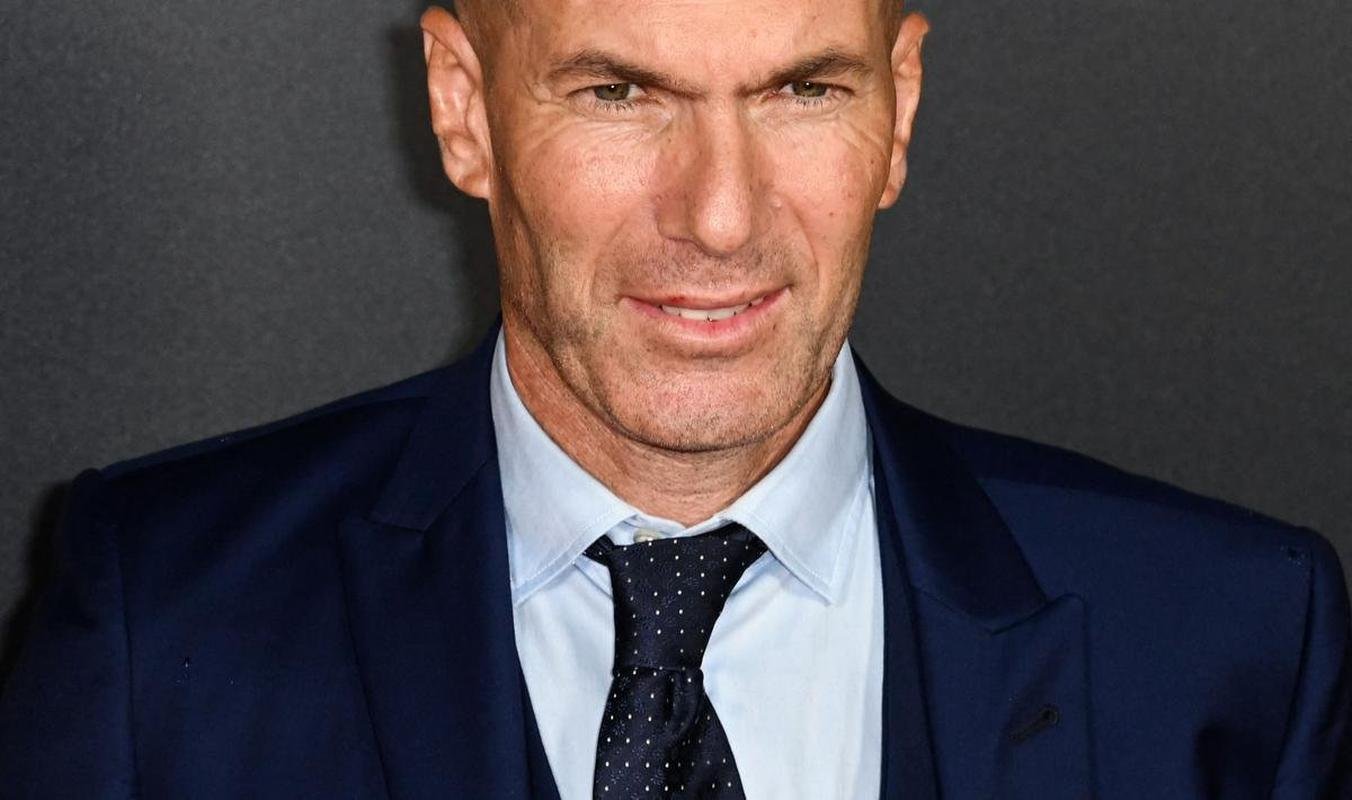 Personalidades do esporte no tapete vermelho do prmio Bola de Ouro, da France Football, no Theatre du Chatelet, em Paris.