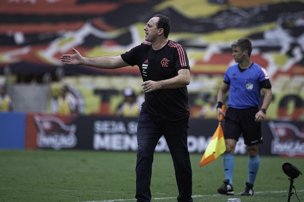 6. Rogrio Ceni (Flamengo) - aps grande trabalho no Fortaleza e passagem conturbada pelo Cruzeiro, o ex-goleiro do So Paulo foi anunciado pelo clube carioca em 10 de novembro de 2020. Ele se sagrou campeo brasileiro com o Flamengo.