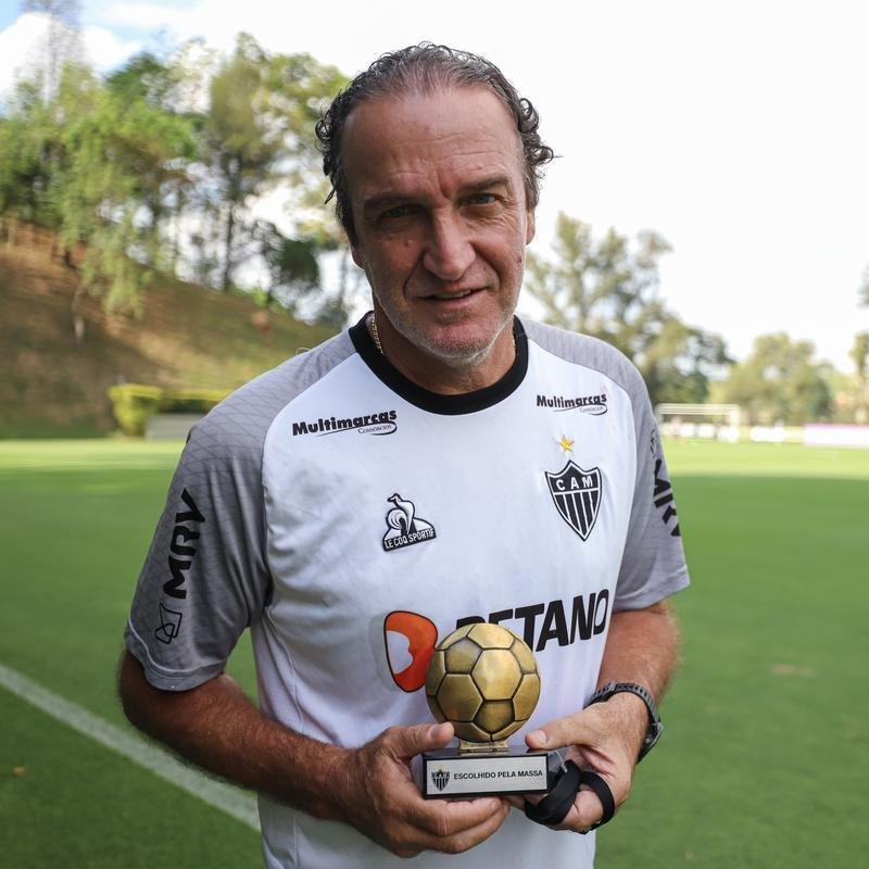 Com Guilherme Arana de volta, Cuca comanda atividade na Cidade do Galo