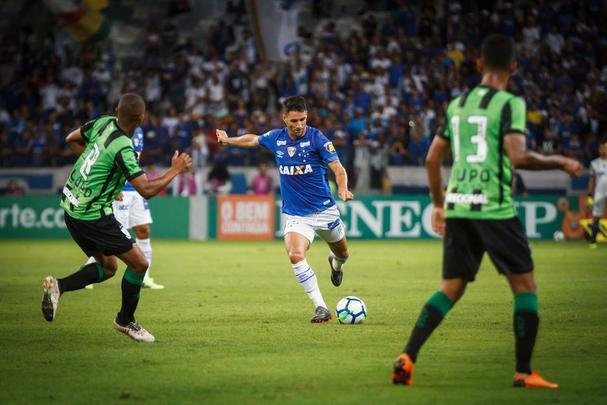 Depois de sair em desvantagem, Cruzeiro reagiu e conseguiu o empate com Arrascaeta