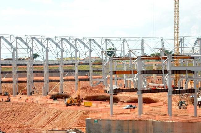 Arena MRV completa um ano de obras neste 20 de abril de 2021. Veja como est� o andamento da constru��o do est�dio do Atl�tico, que tem previs�o de ficar pronto em outubro de 2022. Ser�o 46 mil lugares, 2.333 vagas de estacionamento, 40 bares e 80 camarotes. O empreendimento fica no bairro Calif�rnia, em Belo Horizonte. (Fotos de Gladyston Rodrigues/EM/D. A Press)