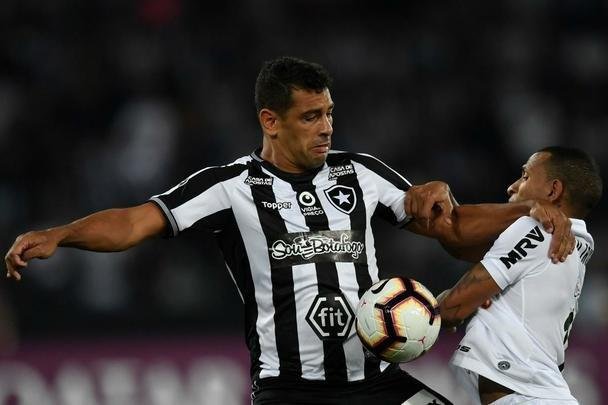 Fotos do duelo entre Botafogo e Atltico, no Estdio Nilton Santos, no Rio, pela ida das oitavas de final da Copa Sul-Americana