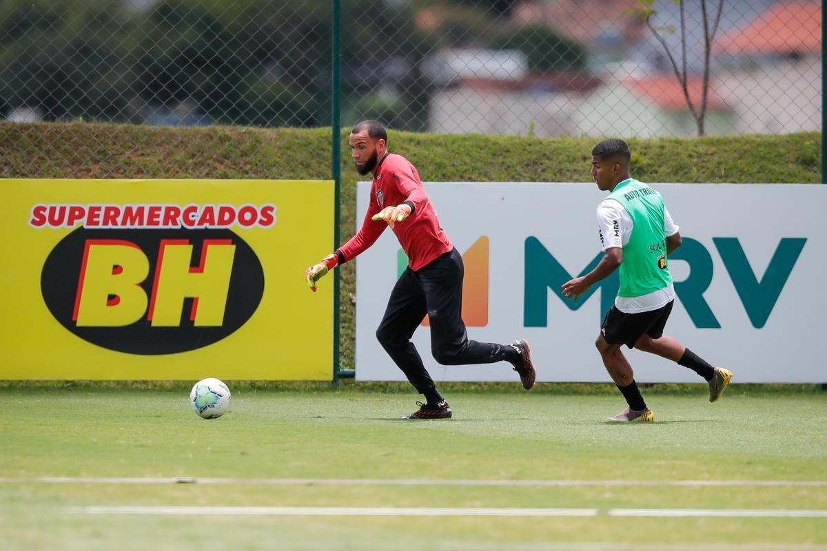 Aps polmica balada, Dylan e Marrony participam normalmente do treino na Cidade do Galo