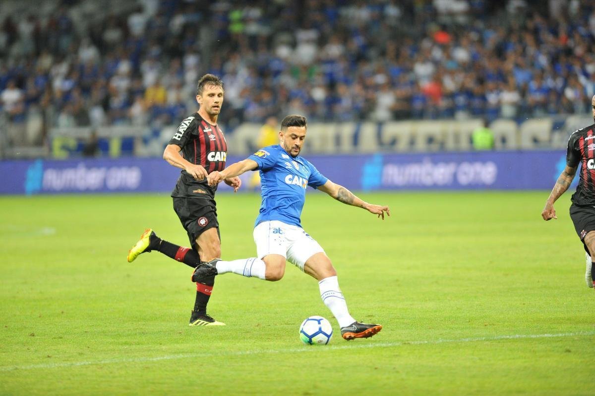 Cruzeiro conseguiu marcar no segundo tempo, com Arrascaeta, mas sofreu empate no fim com Bergson
