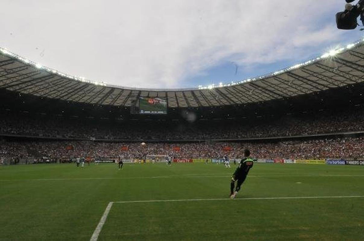 Fotos exclusivas do clssico entre Cruzeiro e Atltico na reabertura oficial do Mineiro
