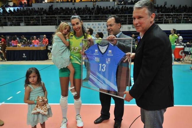 Arena Minas recebeu grande pblico na despedida da ex-oposta Sheilla