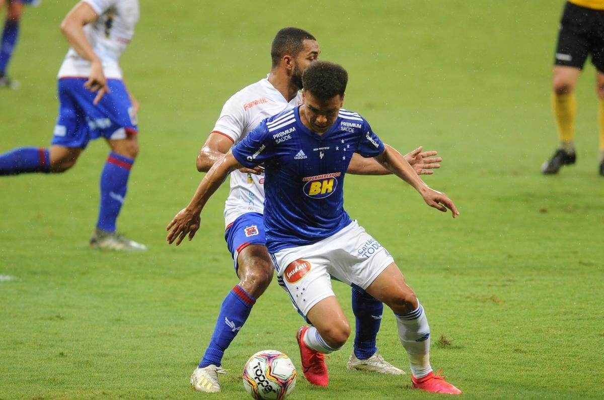 Fotos do jogo entre Cruzeiro e Paran Clube, no Mineiro, em Belo Horizonte, pela 19 rodada da Srie B do Campeonato Brasileiro