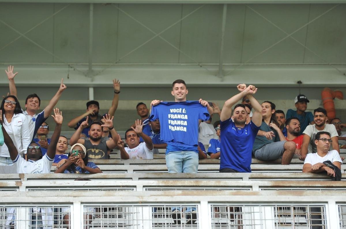 Imagens da torcida do Cruzeiro no clssico contra o Atltico, no Independncia