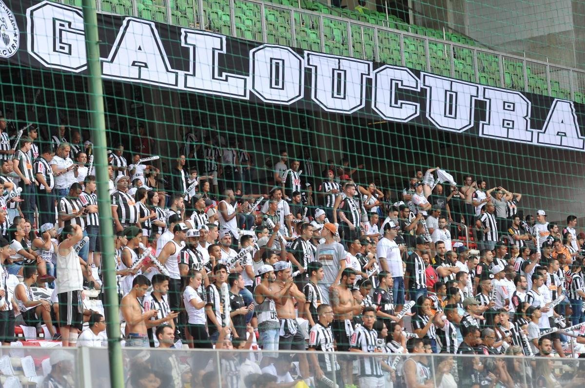 Imagens da torcida do Atltico no clssico contra o Cruzeiro, no Independncia, pelo Brasileiro 