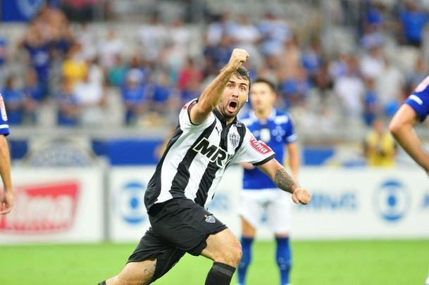 19/04/2015 - Cruzeiro 1 x 2 Atltico - Semifinal do Campeonato Mineiro - Depois do empate por 1 a 1 no Independncia, o Atltico precisava da vitria no Mineiro para avanar  deciso estadual. No entanto, o Cruzeiro saiu na frente com gol de Arrascaeta. O Atltico buscou o empate, mas encerrou a etapa inicial perdendo o clssico. No segundo tempo, Levir Culpi colocou Guilherme em campo. O meia-atacante foi fundamental para a virada do Atltico. Ele achou Lucas Pratto na rea duas vezes, e o atacante, uma vez de voleio e outra de cabea, balanou as redes duas vezes para garantir a classificao do alvinegro.