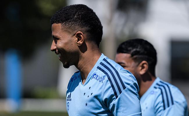 Marquinhos Cipriano voltou a ser relacionado por Pezzolano no Cruzeiro