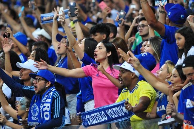 Fotos da torcida no jogo entre Cruzeiro e CSA no Mineiro