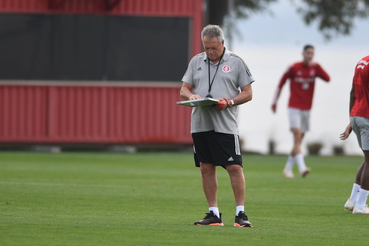 12. Abel Braga (Inter) - sucessor de Eduardo Coudet, o treinador de 68 anos 'driblou' desconfianas e conduz um excelente trabalho  frente do Internacional. Desde 10 de novembro de 2020 no comando do Colorado, Abel briga por aquele que pode se tornar seu segundo ttulo brasileiro.