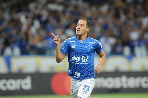 Fotos do jogos entre Cruzeiro e Deportivo Lara no Mineiro