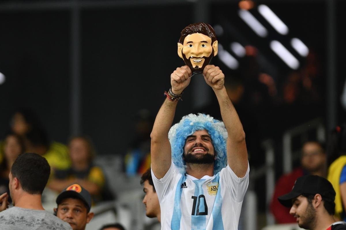 Fotos das torcidas de Brasil e Argentina, no Mineiro, no clssico vlido pela semifinal da Copa Amrica