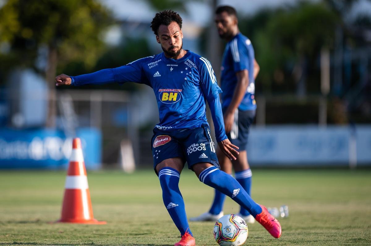 Imagens do treino do Cruzeiro desta segunda-feira na Toca da Raposa II