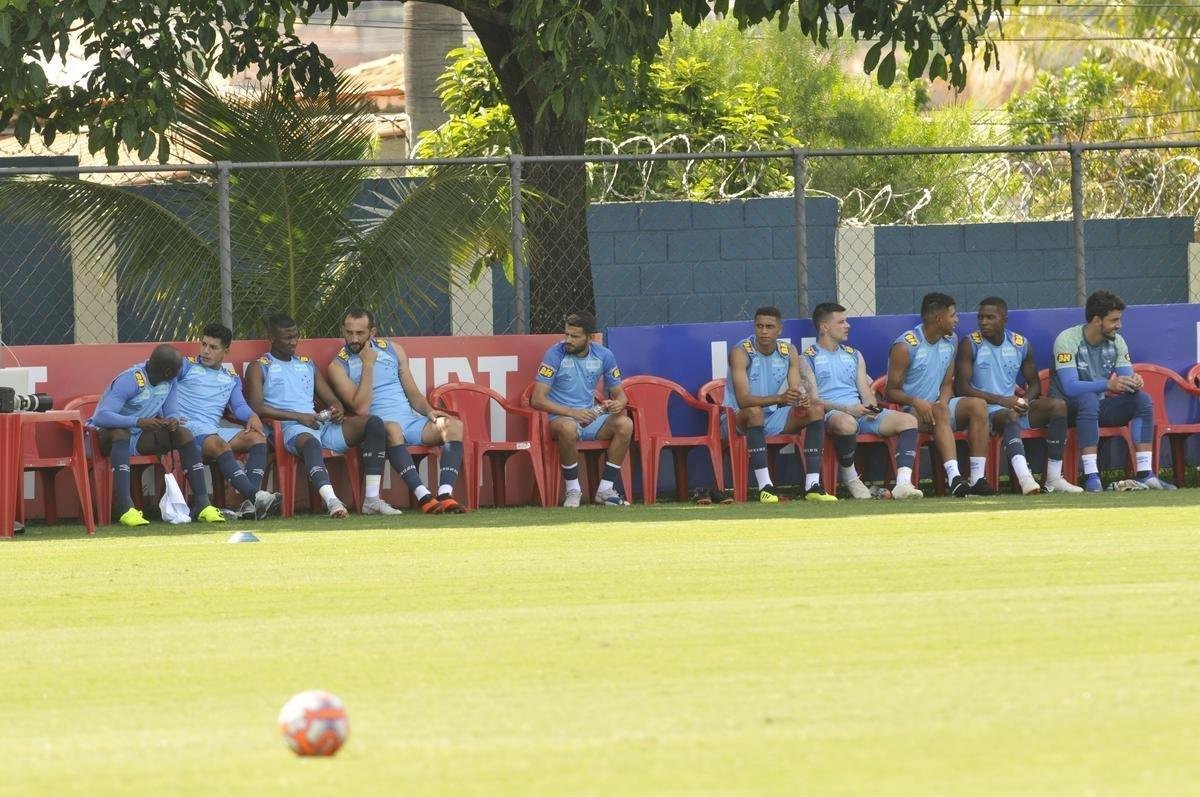 Com gols de Rafinha, David, Renato Kayzer e Murilo, Cruzeiro venceu Democrata-SL por 4 a 1 em jogo-treino nesta tera-feira, na Toca da Raposa 2 (fotos: Juarez Rodrigues/EM D.A Press)