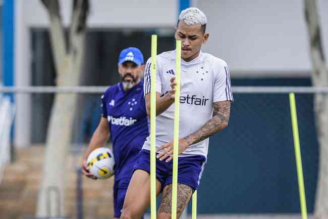  Fernando Henrique ainda no estreou pelo Cruzeiro