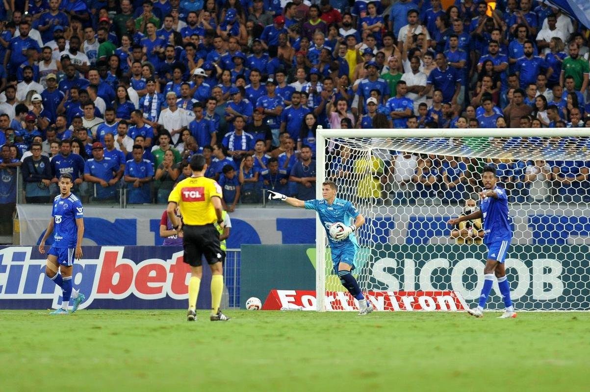 Fotos do jogo entre Cruzeiro e Brusque, no Mineiro, em Belo Horizonte, pela segunda rodada da Srie B do Campeonato Brasileiro