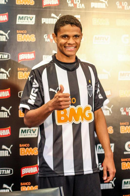 Douglas Santos - lateral-esquerdo