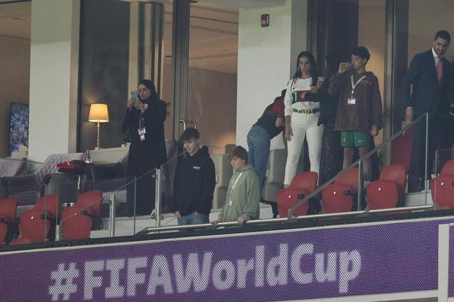 Esposa Georgina Rodriguez e demais familiares de Cristiano Ronaldo durante jogo entre Marrocos e Portugal pelas quartas de final da Copa do Mundo no Estdio Al Thumama