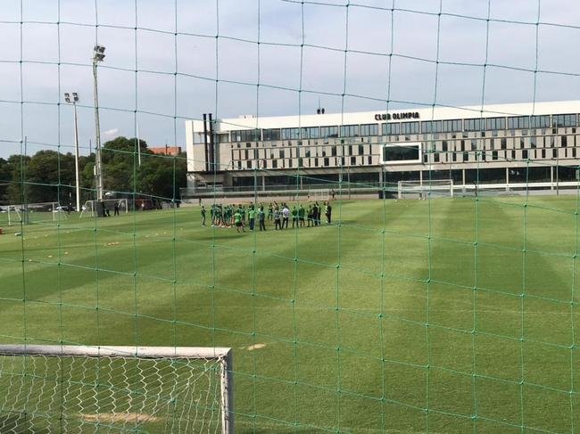 Fotos do treino do Amrica no CT do Olimpia, do Paraguai, nesta tera-feira (01/03). Coelho enfrenta o Guaran pela partida de volta da segunda fase da Copa Libertadores nesta quarta (02/03).