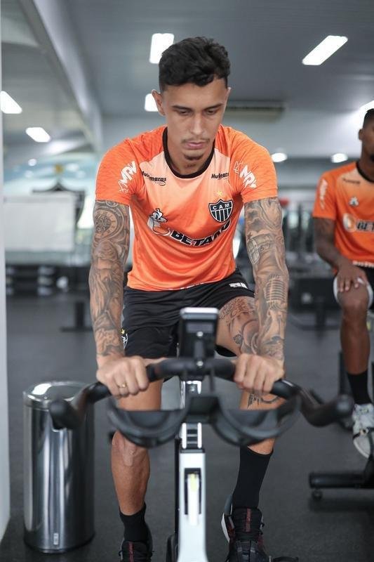 O Atltico realizou, nesta quinta-feira (10), a primeira atividade visando o clssico com o Amrica, vlido pela 5 rodada do Campeonato Mineiro. Com titulares em campo, o time de 'El Turco' Mohamed trabalhou para o confronto que ser disputado s 16h30 do sbado (12), no Estdio Independncia, em Belo Horizonte.