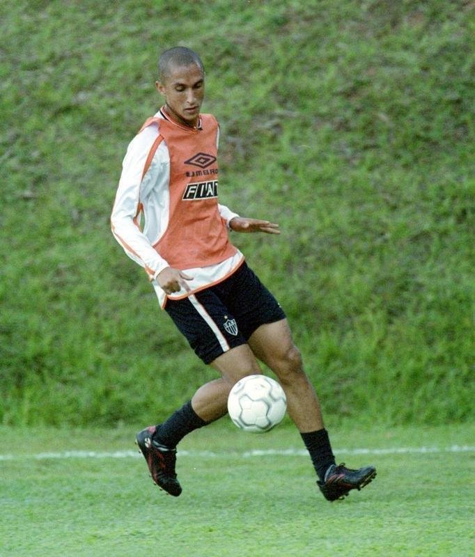 37 - Jlio Csar - 2002 - 5 jogos / 1 gol - 0,2 por jogo