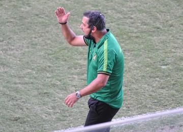 Técnico justifica escolha por time reserva em derrota para Villa, que deixa Coelho fora do G4 no Estadual
