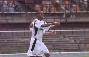 2002 - Deivid, do Corinthians, foi o artilheiro com 12 gols