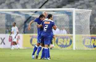 Imagens da partida entre Cruzeiro e Nacional, no Estdio Mineiro