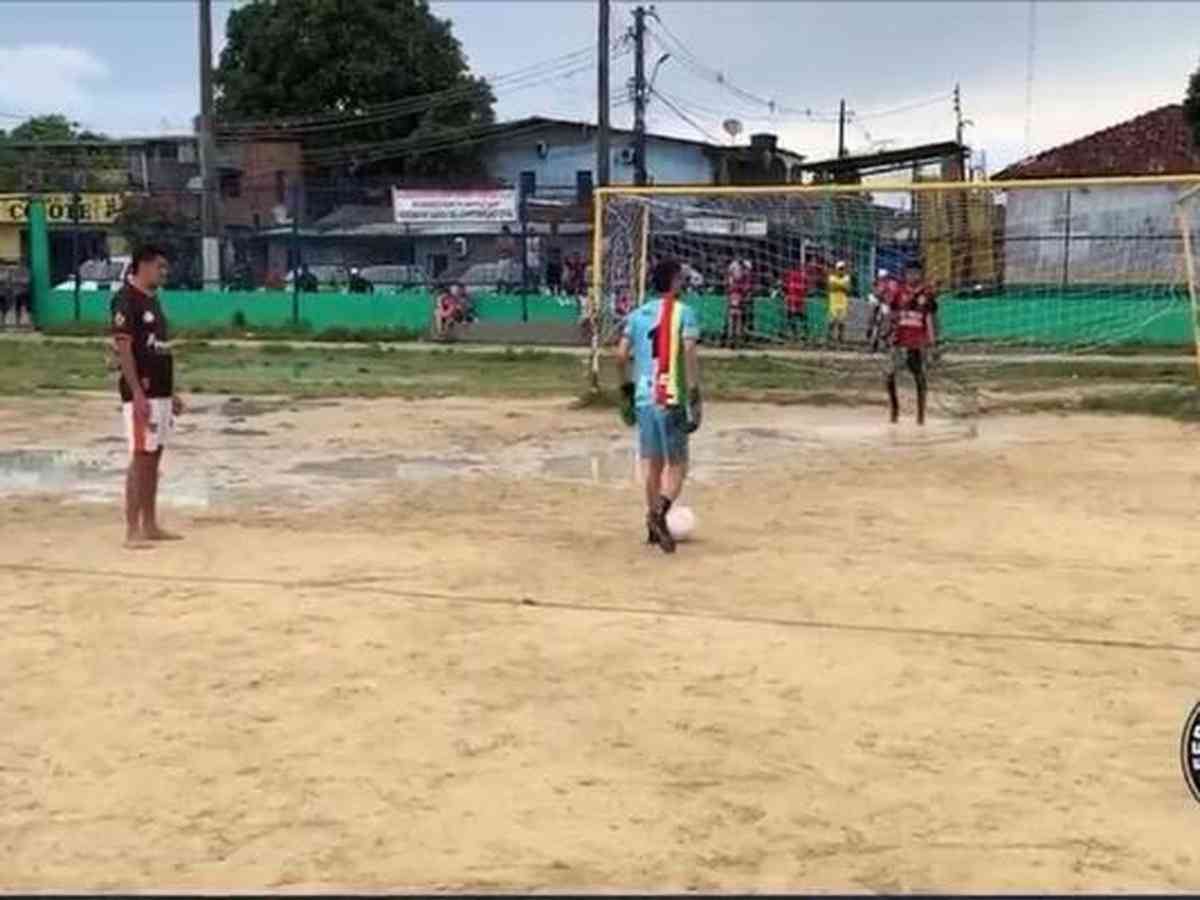 Live transmite tiroteio e execução durante jogo de futebol em Manaus; veja  o vídeo - Portal Você Online