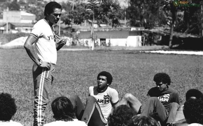 Apresentação do técnico Barbatana aos jogadores do Cruzeiro em 1979