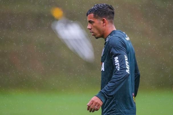 Atltico treinou sob chuva intensa na Cidade do Galo nesta quinta-feira  tarde