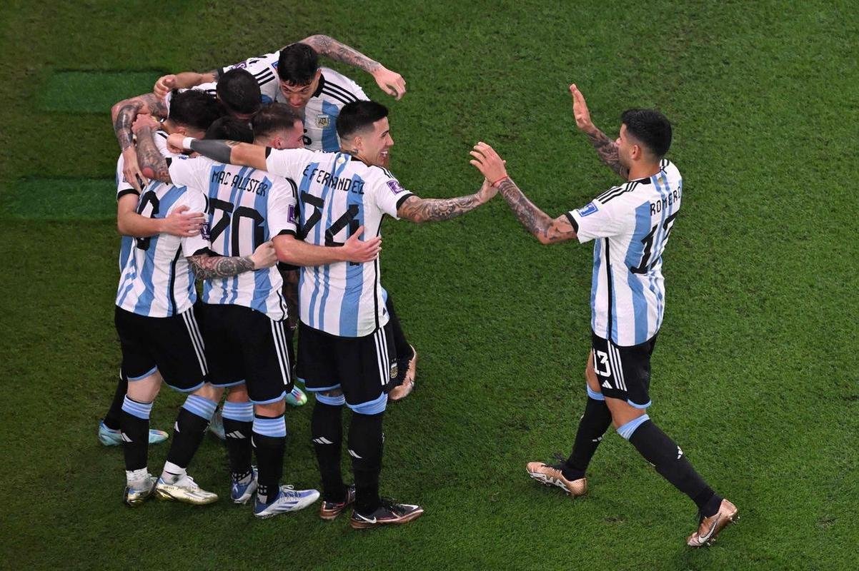 Argentina e Austrlia se enfrentaram pelas oitavas de final da Copa do Mundo