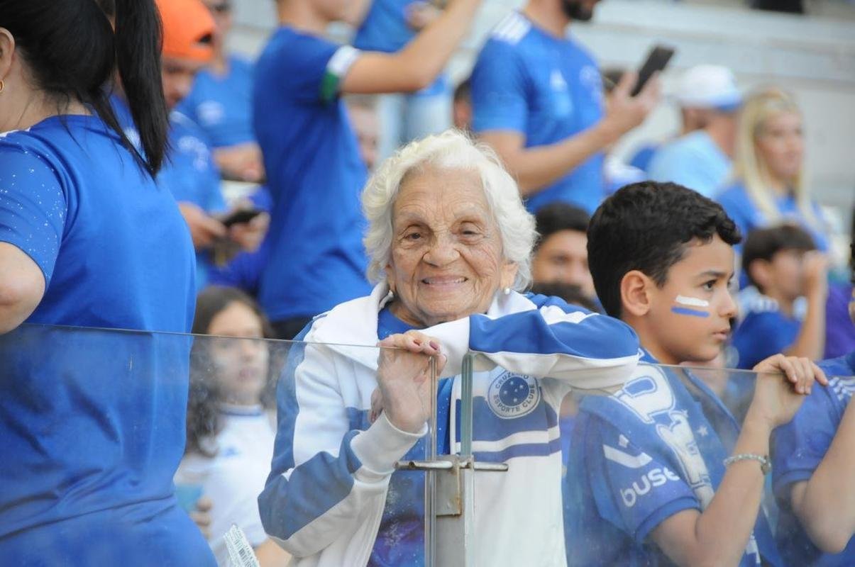 Fotos da torcida do Cruzeiro, no Mineiro, na partida contra a Ponte Preta pela 13 rodada da Srie B do Campeonato Brasileiro. Mineiro recebeu grande pblico mais uma vez