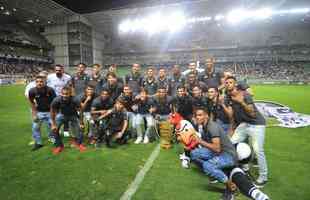 Antes de a bola rolar, campees da Taa BH Sub-17 com o Galinho foram homenageados no Horto