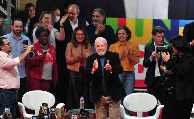 O pr-candidato  presidncia, Lula, em evento na Expominas, em BH