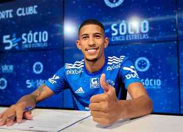 Jogador de 23 anos foi anunciado como reforço da Raposa para a temporada 2023, que marca retorno celeste à Série A do Campeonato Brasileiro
