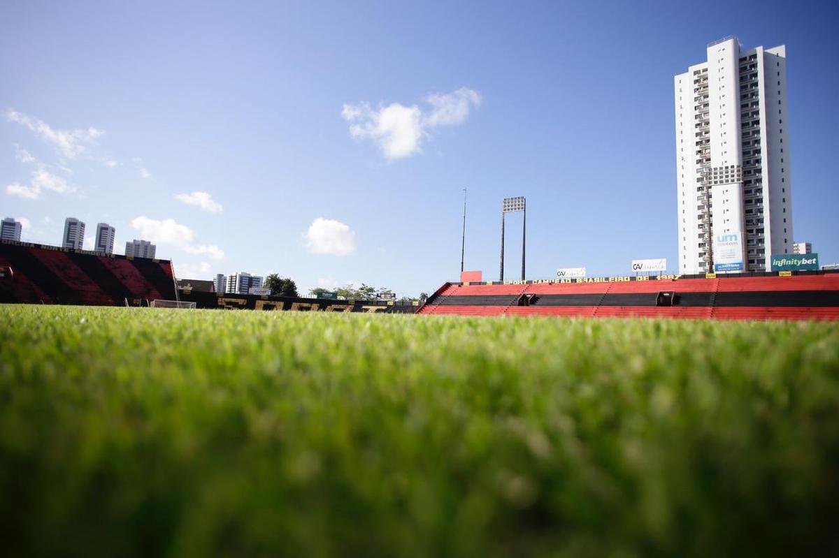 Elenco realizou movimentação desta quarta-feira na Ilha do Retiro; última vez dos atletas no campo do estádio foi no mês de março