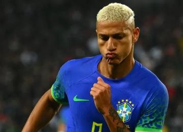 Atacante do Tottenham e da Seleção Brasileira, jogador de 21 anos revelou em entrevista o motivo de o romance não ter dado certo: 'Não gostava de ser cobrado'