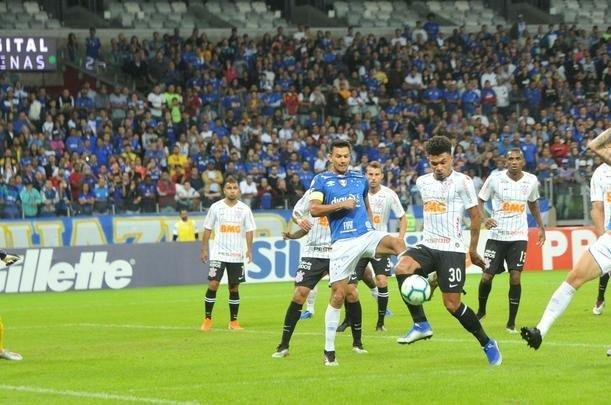 Fotos de Cruzeiro x Corinthians, no Mineiro, pela oitava rodada do Campeonato Brasileiro