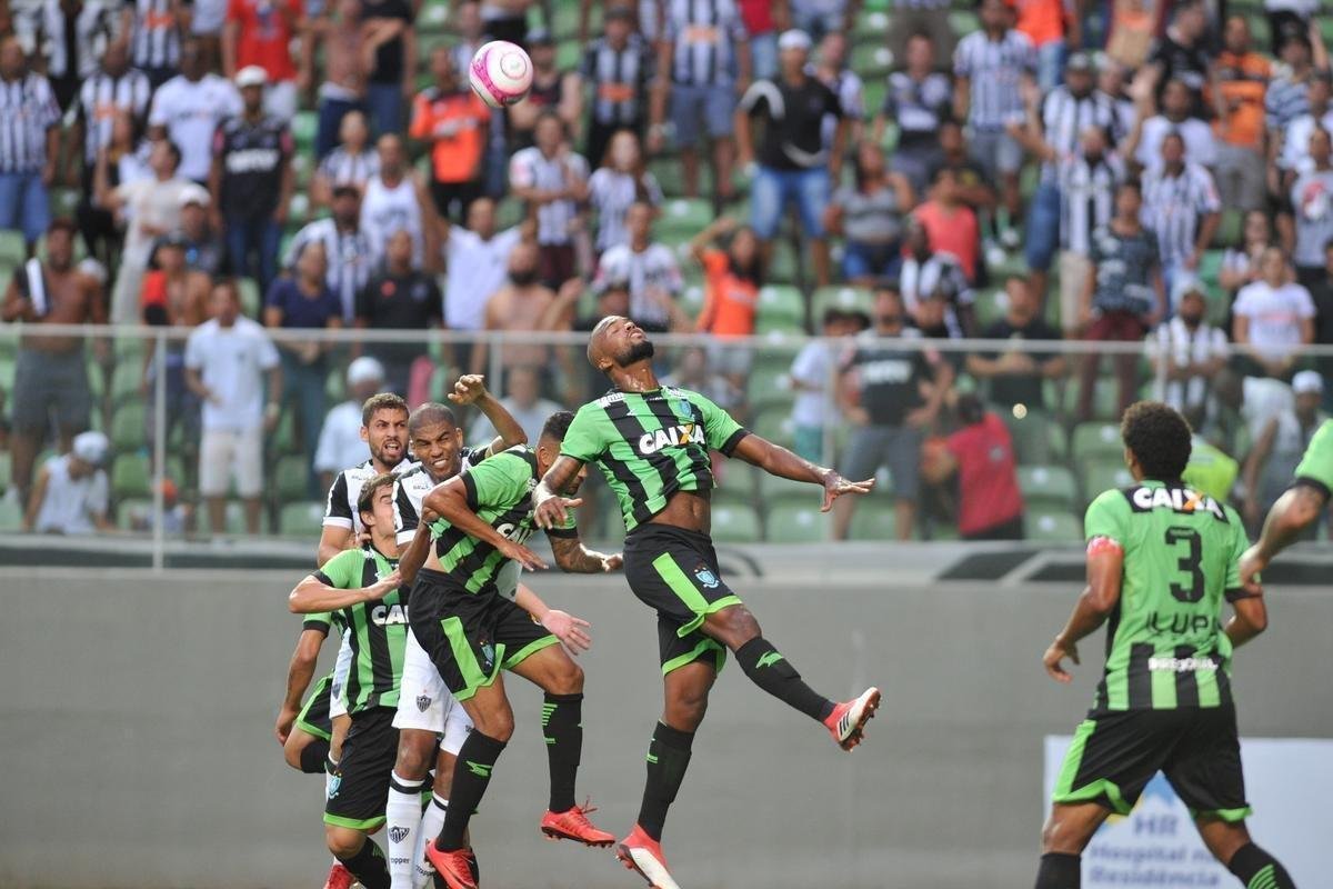 Depois de lances polmicos, Atltico confirmou vitria com gols de Rger Guedes e Ricardo Oliveira