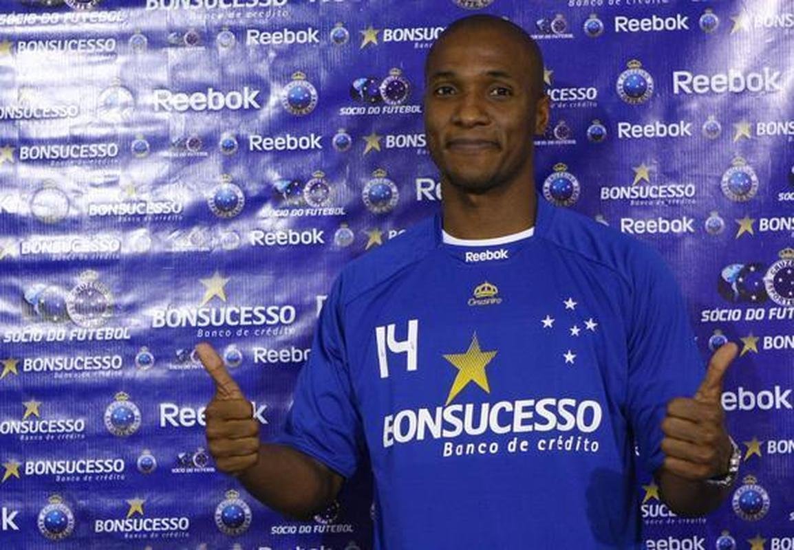 Gilberto foi apresentado em 28 de julho de 2009