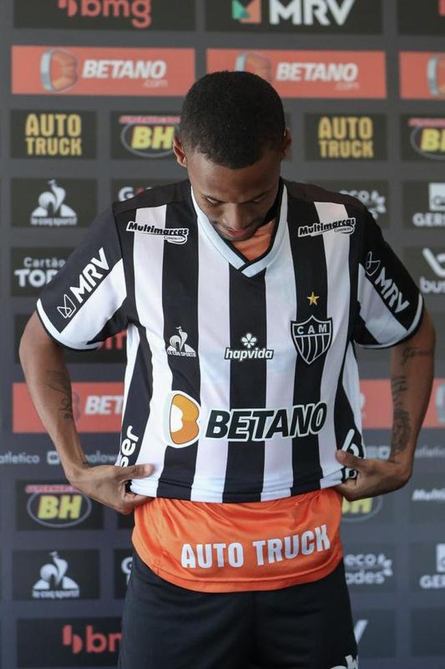 Ademir  apresentado no Atltico; veja as fotos
