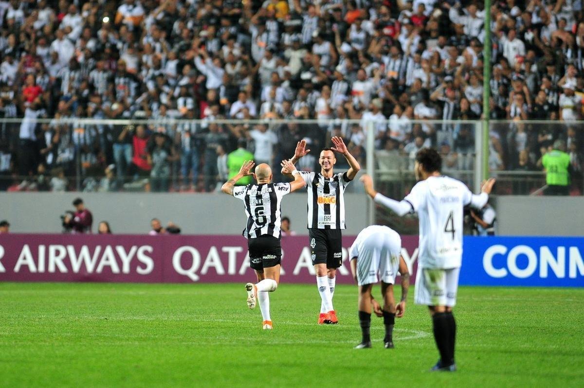Galo deslanchou no segundo tempo com gols de Fbio Santos, de pnalti, e Vinicius