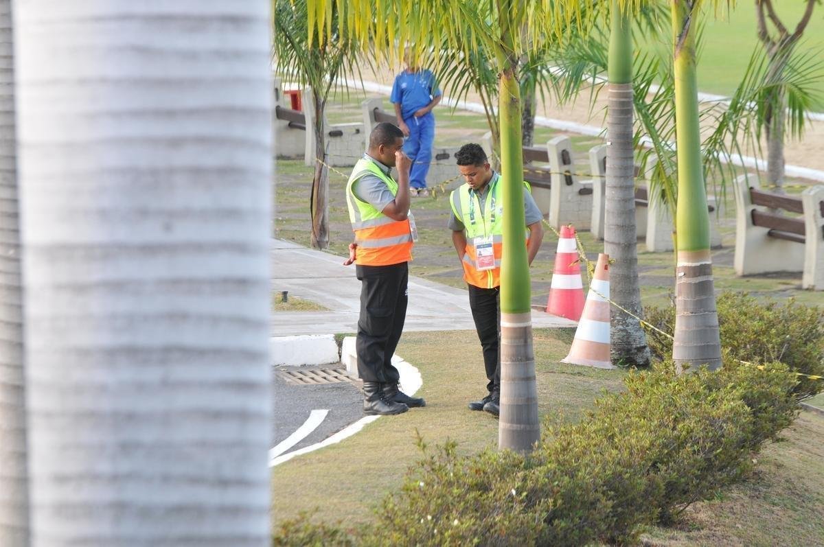 Cruzeiro iniciou sua intertemporada nesta segunda-feira na Toca da Raposa II. Tcnico Mano Menezes contou com elenco completo. Grupo agora comea preparao para decises com Atltico na Copa do Brasil, River Plate na Copa Libertadores e 29 rodadas restantes do Campeonato Brasileiro